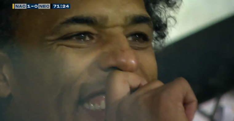 Van Hooijdonk pinkt traantje weg na goal Sydney: 'Die beelden wil ik graag hebben'