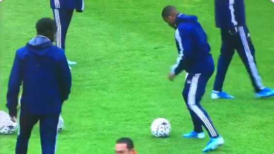 Driemaal géén scheepsrecht: Narsingh klungelt in warming-up Feyenoord