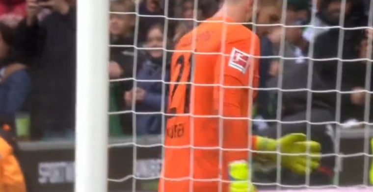 Comedy Capers! Doelman van Augsburg blundert erop los bij 5-1 nederlaag!