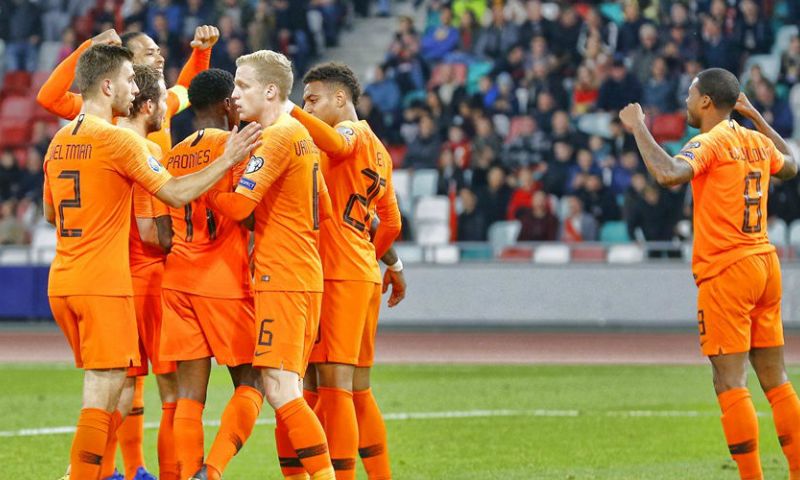Oranje ontloopt 'regelrechte ramp': 'Eén van de beste teams van het continent' Afbeelding: Oranje ontloopt 'regelrechte ramp': 'Eén van de beste teams van het continent'