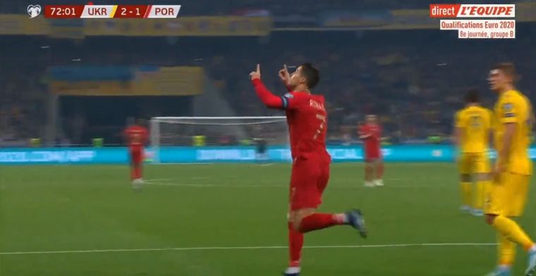 Ronaldo schiet penalty binnen in Kiev en bereikt mythische mijlpaal: doelpunt 700