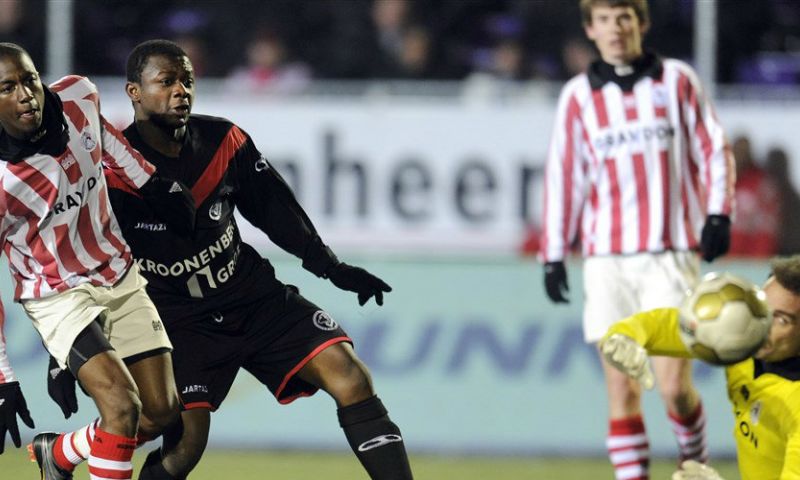 Kleedkamerruzie bij Almere City liep uit de hand: 'Kwam hij terug met een pistool' Afbeelding: Kleedkamerruzie bij Almere City liep uit de hand: 'Kwam hij terug met een pistool'