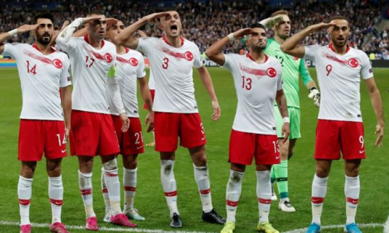 'Westerse media spreken schande, maar wij steunden met saluut Turkse leger' Afbeelding: 'Westerse media spreken schande, maar wij steunden met saluut Turkse leger'