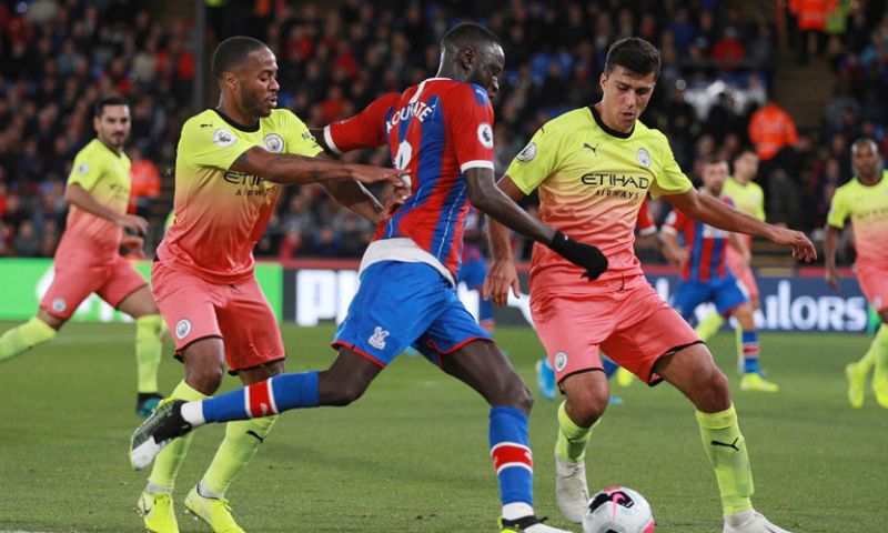 Manchester City buit overwicht in twee minuten uit en moet hopen op rivaal United Afbeelding: Manchester City buit overwicht in twee minuten uit en moet hopen op rivaal United