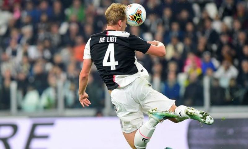 'Arm De Ligt overdreven uitgestoken, los van zijn klungelige manier van ingrijpen' Afbeelding: 'Arm De Ligt overdreven uitgestoken, los van zijn klungelige manier van ingrijpen'