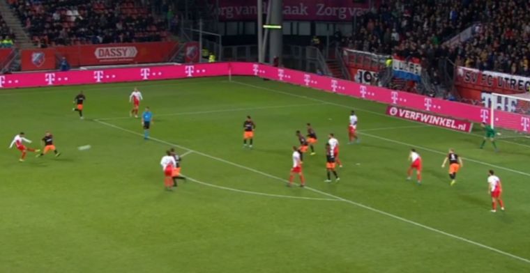 Wat een schot: Maher doet PSV de das om met geweldige pegel van afstand