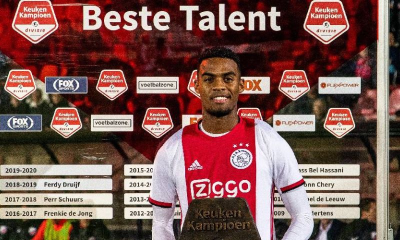Verweij verwacht breuk tussen Ajax en Gravenberch: 'Tel maar uit' Afbeelding: Verweij verwacht breuk tussen Ajax en Gravenberch: 'Tel maar uit'