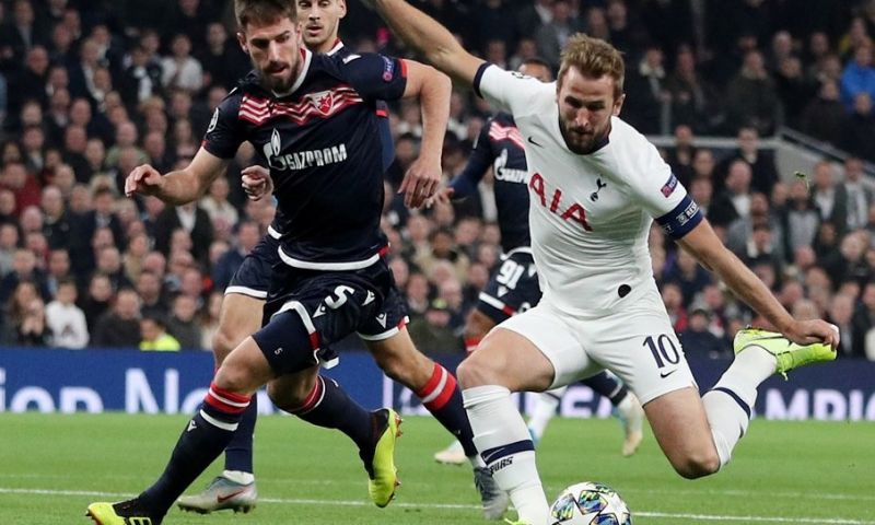 'Servische fans hebben maling aan straf en veroorzaken rellen bij Tottenham' Afbeelding: 'Servische fans hebben maling aan straf en veroorzaken rellen bij Tottenham'