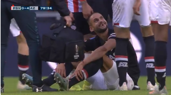 OUCH! AZ-speler Hatzidiakos verliest tanden na duel met PSV-spits Mitroglou
