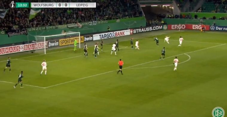 Ouderwetse flipperkast in Wolfsburg: halve omhaal, eigen goal van Bruma