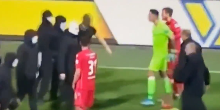 Bivakmutsen in Berlijn: gemaskerde Union-hooligans in aanraking met eigen keeper