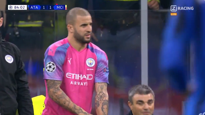 Ongelooflijk: invaller Bravo krijgt rood, Walker moet City redden als keeper