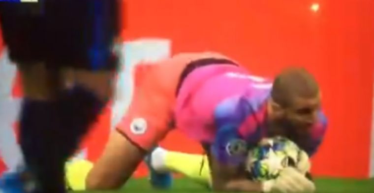 Hilarische beelden: 'doelman' Walker vangt bal en volgt dringend advies Mendy op