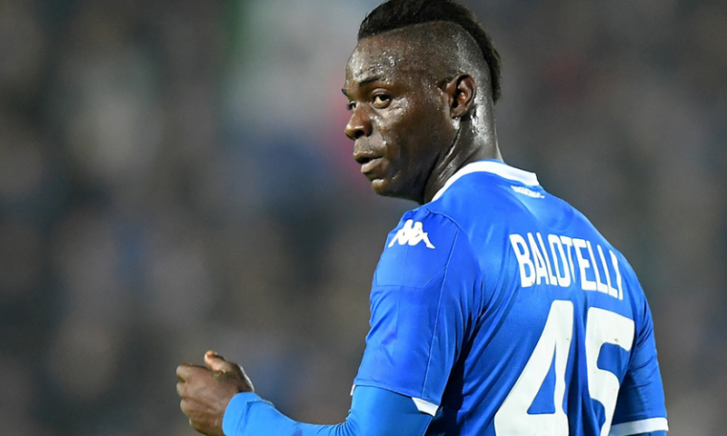 Bizarre wending voor Balotelli: Brescia-fans keren zich tegen eigen spits Afbeelding: Bizarre wending voor Balotelli: Brescia-fans keren zich tegen eigen spits