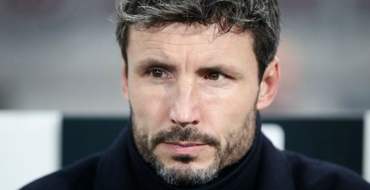 Van Bommel over sportieve rampspoed: 'Dit hoort niet bij een topclub'
