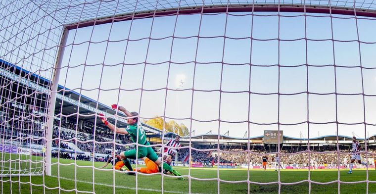 PSV komt van koude kermis thuis in Tilburg en verlengt dramatische serie