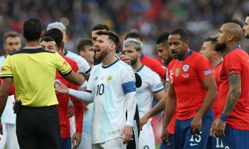 Chileense internationals willen niet voetballen vanwege protesten en onrust Afbeelding: Chileense internationals willen niet voetballen vanwege protesten en onrust