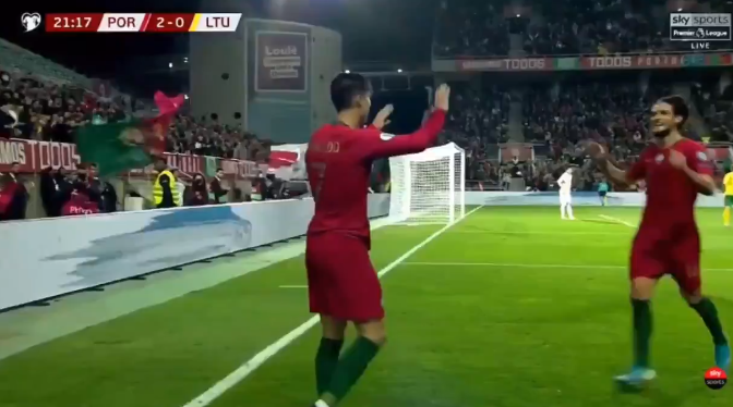 Ronaldo hard op weg naar nummer 100: schitterende uithaal van Portugese ster