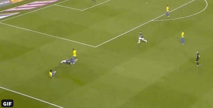 'Strijder' Tagliafico verovert internet met twee perfecte tackles in drie seconden