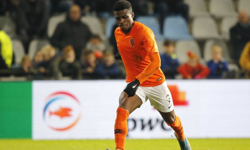 Jong Oranje-held Dilrosun dankt Nike: 'Daar denk je aan bij zo'n vrije trap' Afbeelding: Jong Oranje-held Dilrosun dankt Nike: 'Daar denk je aan bij zo'n vrije trap'