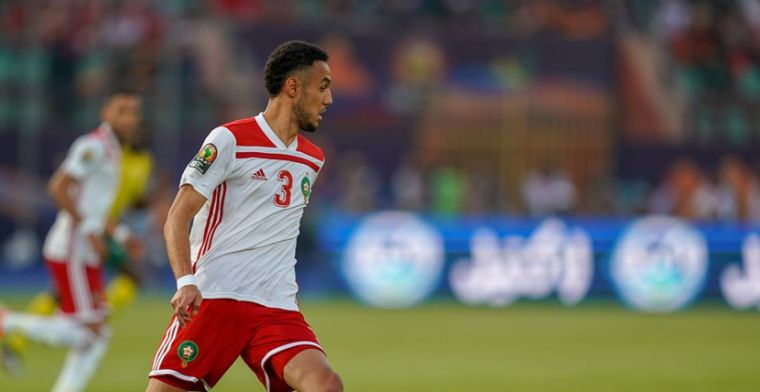 Hoofdrol Mazraoui bij ruime zege Marokko: Ajacied scoort en loopt blessure op
