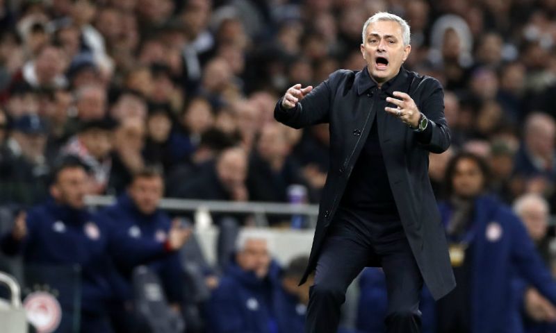 Ballenjongen krijgt complimenten van Mourinho: 'Deze jongen was briljant vandaag' Afbeelding: Ballenjongen krijgt complimenten van Mourinho: 'Deze jongen was briljant vandaag'