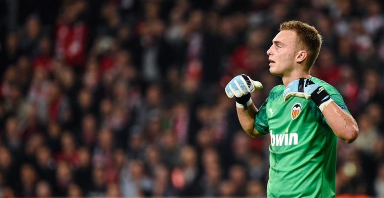 Cillessen klemt strafschop voor Valencia en eist hoofdrol op tijdens burenruzie