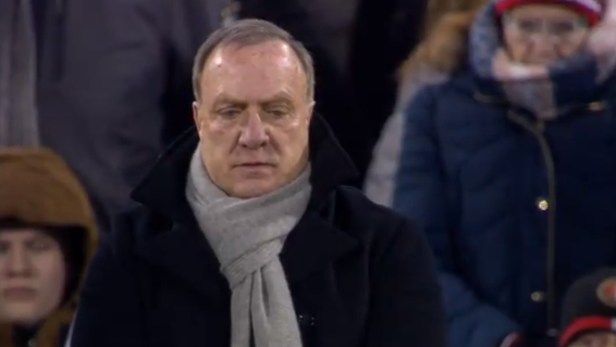 Advocaat heeft het even moeilijk tijdens herdenking van ex-collega Pim Verbeek