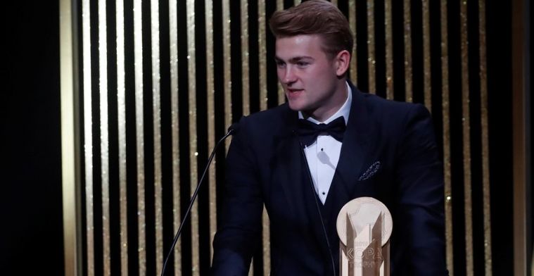 De Ligt: 'Als eerste wil ik natuurlijk Ajax bedanken, de club waar ik groot werd'