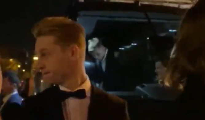 Frenkie ontmoet oude bekende op gala in Parijs: 'Alles goed? Ja man, alles goed'