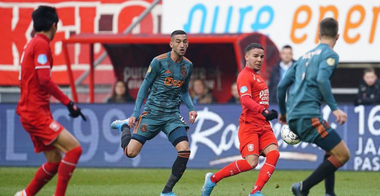 Van Hanegem ergert zich: 'Ik zie meer Memphissen en Van de Beeks, maar één Ziyech'