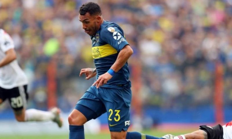 Tévez: 'Ze lachten me uit, tot die gekke Rooney zei dat ik zijn Lamborghini kreeg' Afbeelding: Tévez: 'Ze lachten me uit, tot die gekke Rooney zei dat ik zijn Lamborghini kreeg'