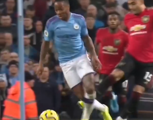 Ongelooflijk: Pereira (United) schopt Sterling (City) meteen na invalbeurt neer