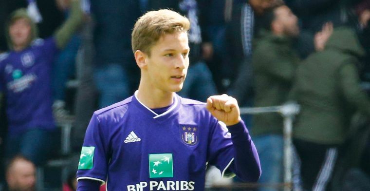 Verschaeren wordt verkozen tot beste debutant van het jaar en krijgt mooie trofee