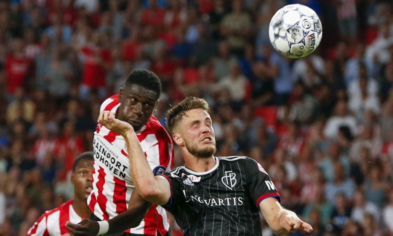 Van Wolfswinkel kreeg bloemetje van Feyenoord na diagnose: Afbeelding: Van Wolfswinkel kreeg bloemetje van Feyenoord na diagnose: