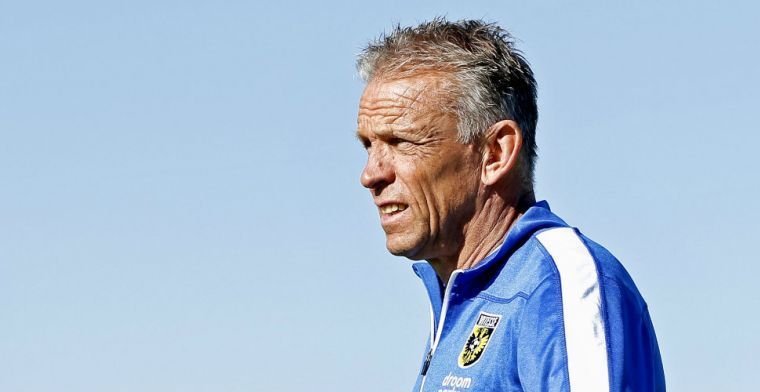 Vitesse heeft overschot aan spitsen: 'Zolang ik trainer ben, gebeurt dat niet'