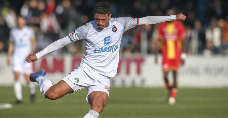 'Grote Engelse clubs willen in gesprek met uitblinkende middenvelder van Telstar'