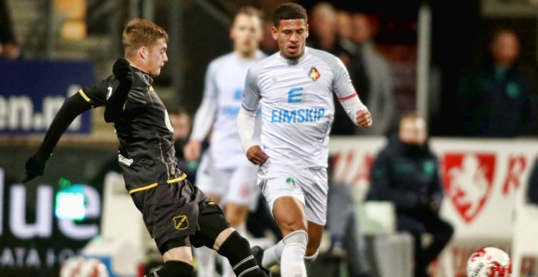 Transferperikelen voor Jonker: 'Niet voor niets van Arsenal naar Barça gegaan'
