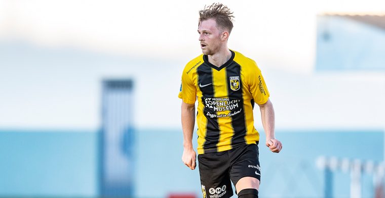 Vitesse-back gevleid door Liverpool-geruchten: 'Vrienden stuurden het me toe'