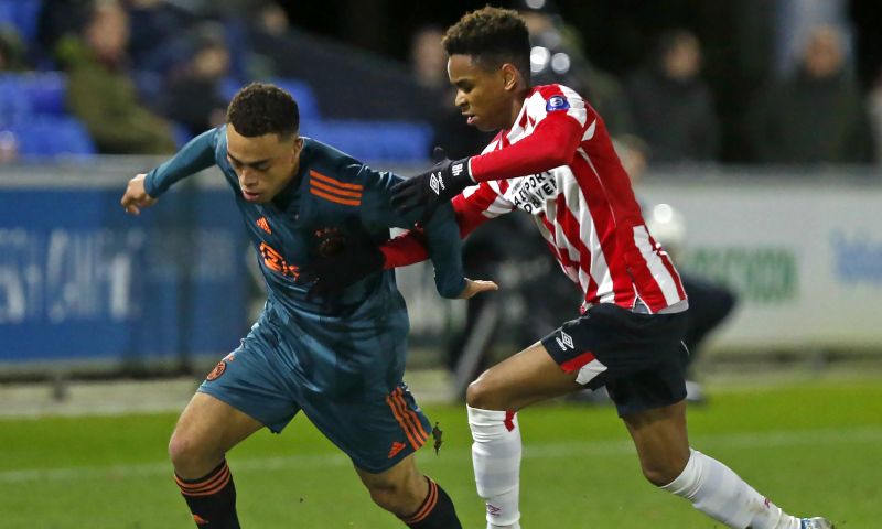 Jong Ajax loopt koppositie mis tegen Jong PSV met Dest in basis, Jong AZ wint wel Afbeelding: Jong Ajax loopt koppositie mis tegen Jong PSV met Dest in basis, Jong AZ wint wel