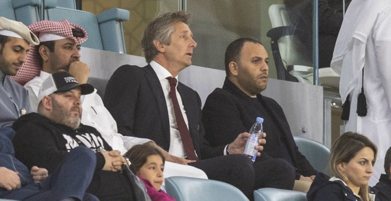 Van der Sar onder vuur: 'Wie gaat hem eens op zijn flikker geven?'