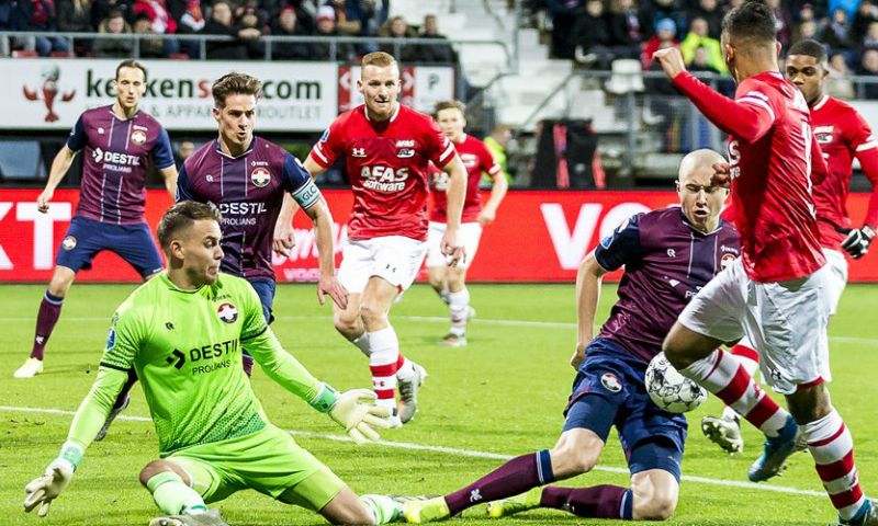 Reuzendoder Willem II slaat wederom toe en verbijstert ook AZ in eigen huis Afbeelding: Reuzendoder Willem II slaat wederom toe en verbijstert ook AZ in eigen huis