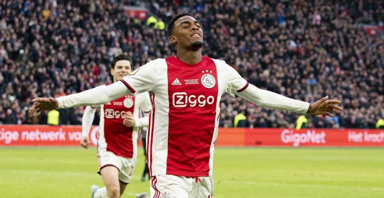 'Ik zie mezelf als een soort slang bij Ajax die tussen verdedigers door gaat'