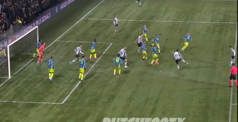 Wat een granaat: Rossmann volleert corner ineens binnen tijdens Heracles-Feyenoord
