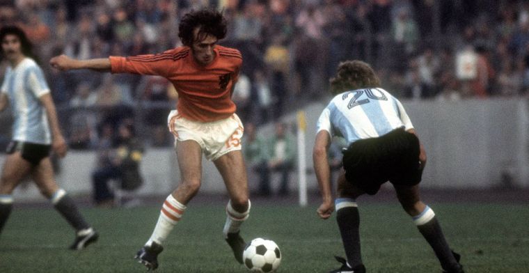 Voetbalvolgers rouwen om 'slangenmens' Rensenbrink: 'Juweel van een voetballer'