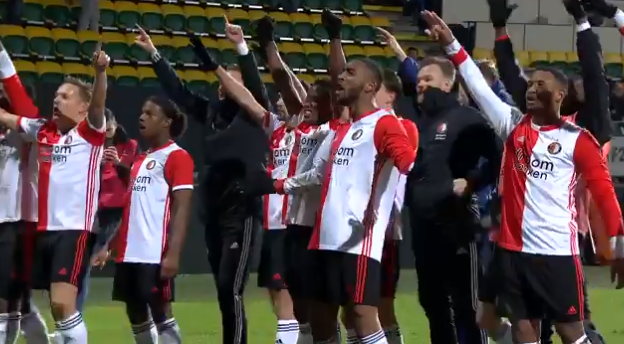 Feyenoord-fans én -spelers uit hun dak: "KOMEN WIJ UIT ...