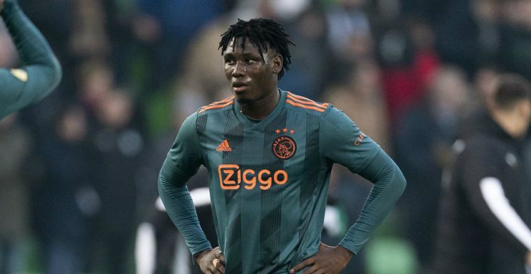 Ballenjongen kreeg duw én shirt van Traoré: 'Ten Hag met dat vingertje, héél stom'