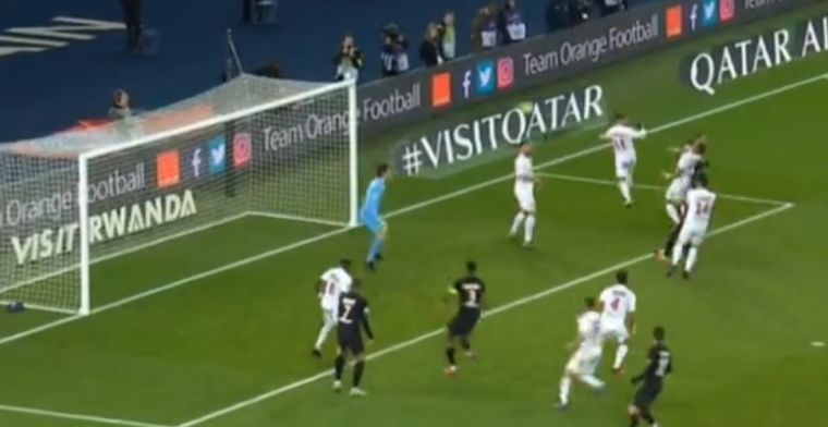 Knullig eigen doelpunt bij PSG-Montpellier: Congré 'kopt' bal achter eigen keeper