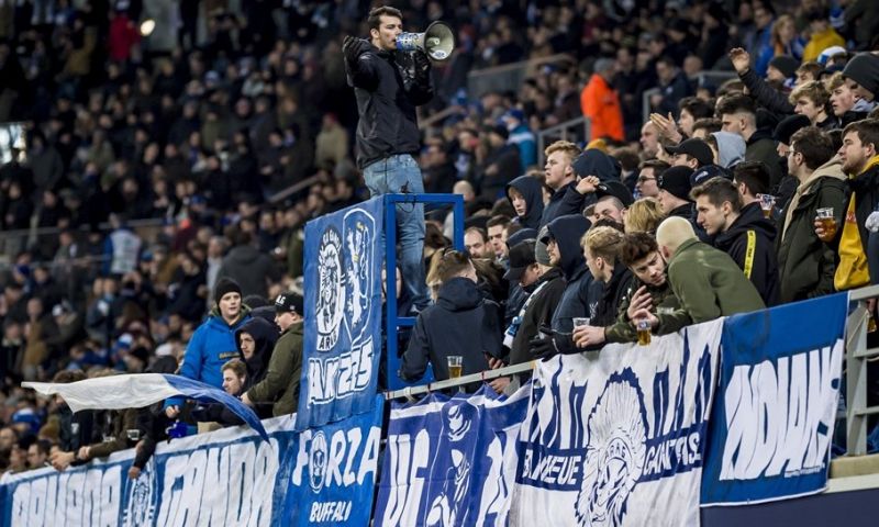 Dakdeel van AA Gent-stadion weggewaaid: 'Gelukkig niemand op die parkeerplaats' Afbeelding: Dakdeel van AA Gent-stadion weggewaaid: 'Gelukkig niemand op die parkeerplaats'