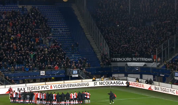 Emotionele zege voor Feyenoord: staf en spelers houden het niet droog